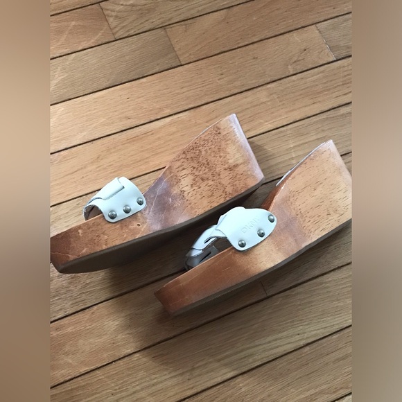 NWOT DKNY Ivory Leather Upper Wooden Platform Sandal Size 8.5 - Picture 9 of 15